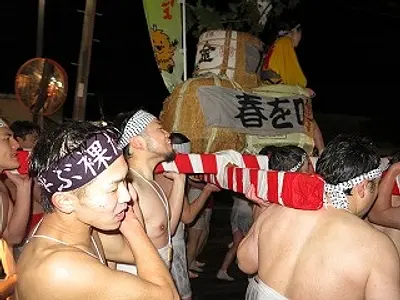 春を呼ぶ裸たるみこし