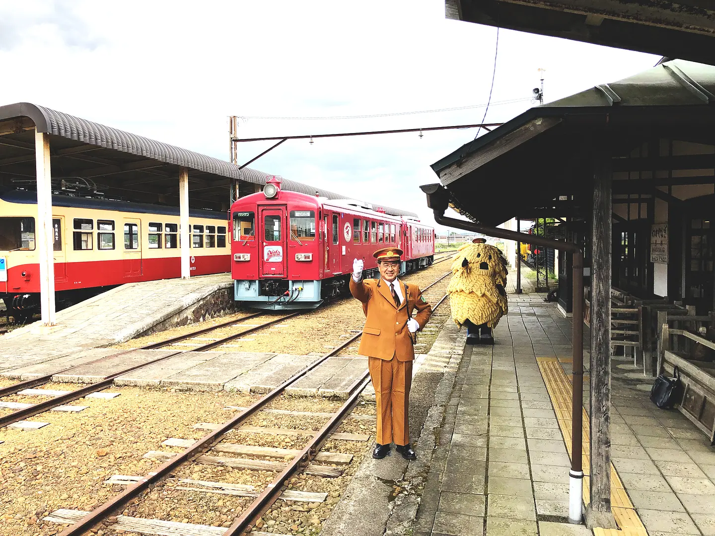 旧若柳駅のホームとねじりほんにょ