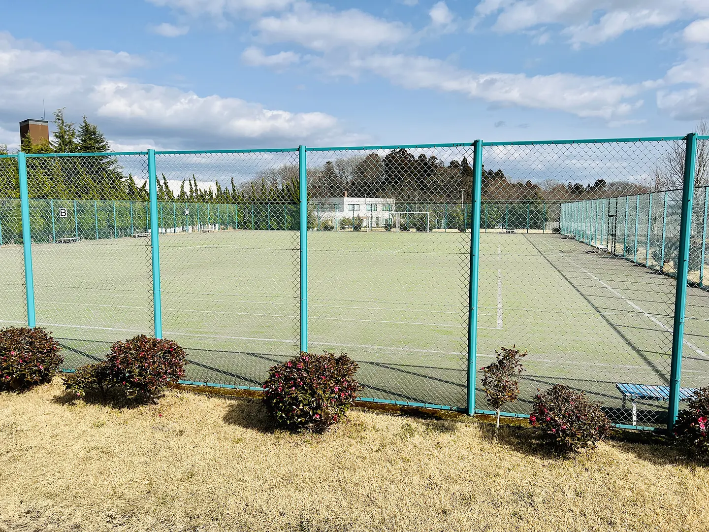 テニス、ミニサッカーなど、多目的楽しめるスポーツ施設や、バーベキューや芋煮会も出来る