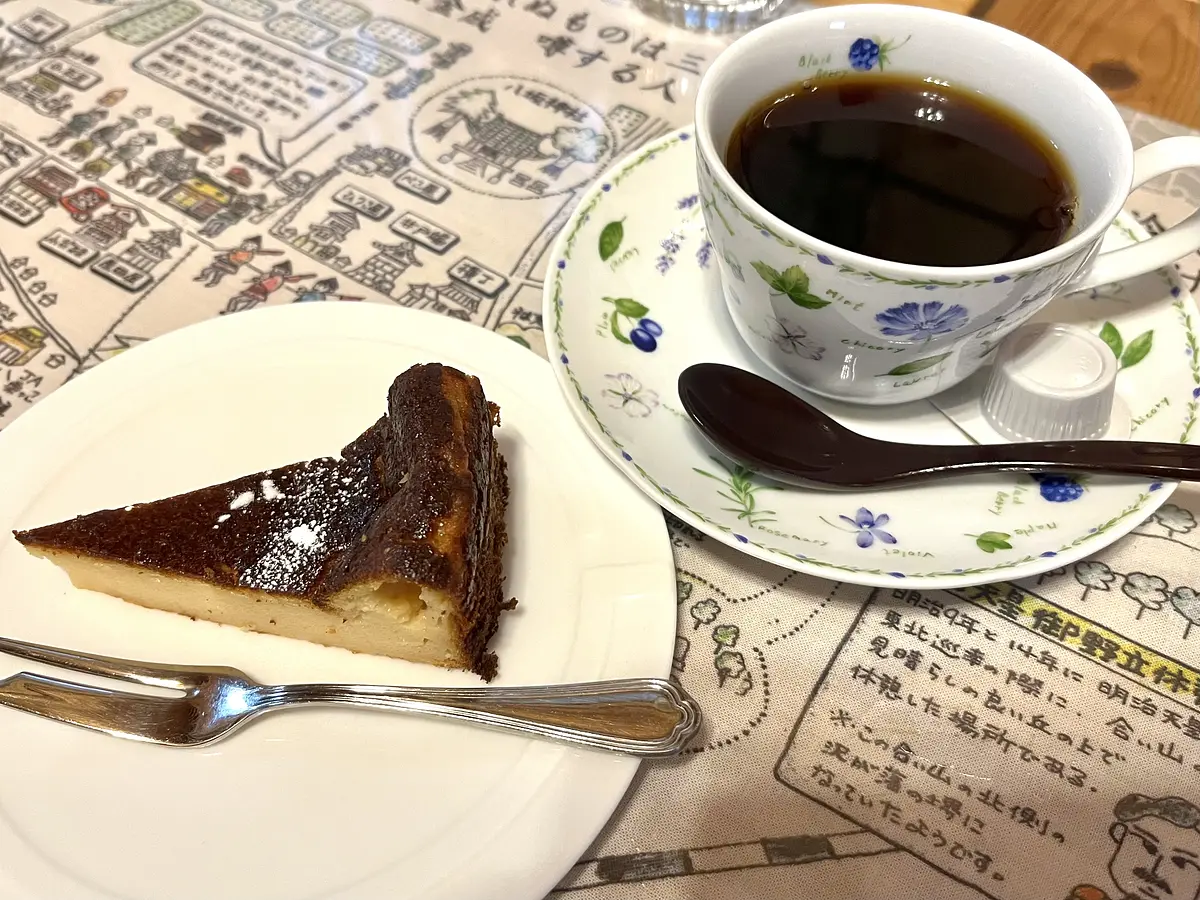 萩野酒造の酒粕ケーキとコーヒー